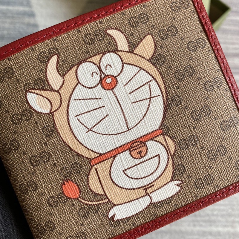 大人気コラボ商品 グッチ ドラえもん コピー 二つ折り財布 牛柄 6544982T3AG 9795激安送料無料